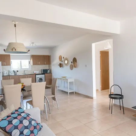 Narcissos 'nissi Beach' C12 *