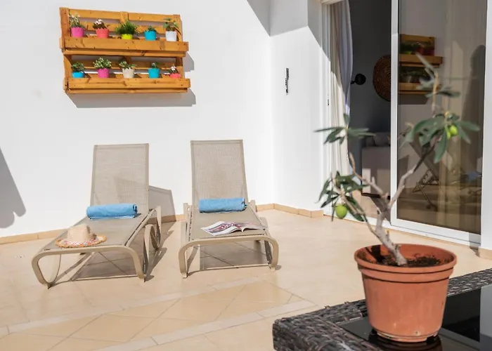 Narcissos 'nissi Beach' C12 *