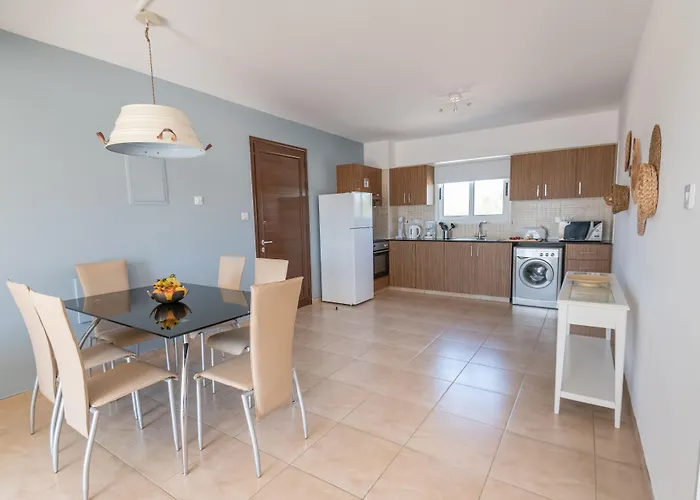 Narcissos 'nissi Beach' C12