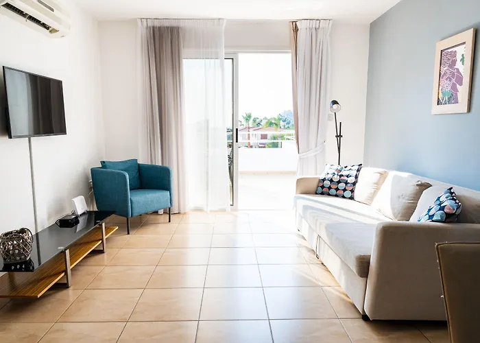 Narcissos 'nissi Beach' C12