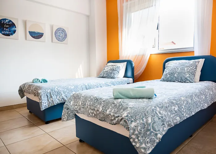 Narcissos 'nissi Beach' C12 *