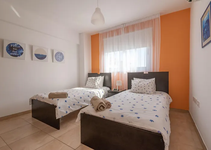 Narcissos 'nissi Beach' C12