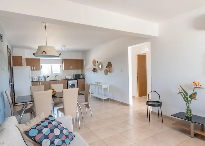 Narcissos 'nissi Beach' C12 *