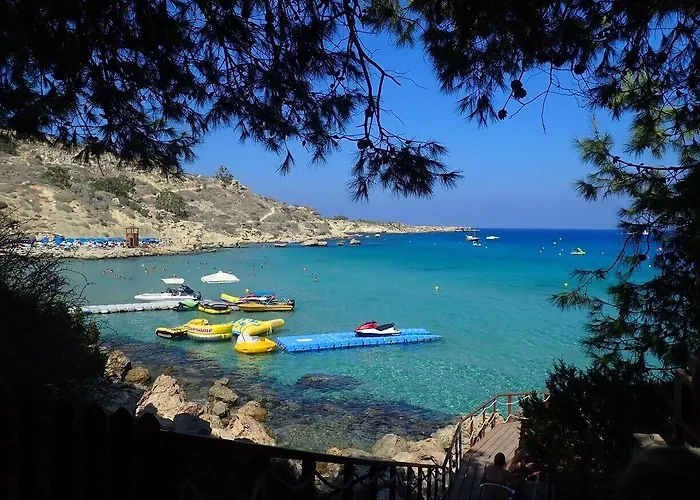 Narcissos 'nissi Beach' C12 *