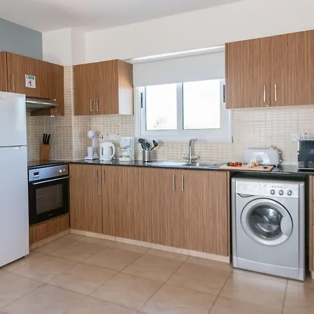 Narcissos 'nissi Beach' C12 أيا نابا